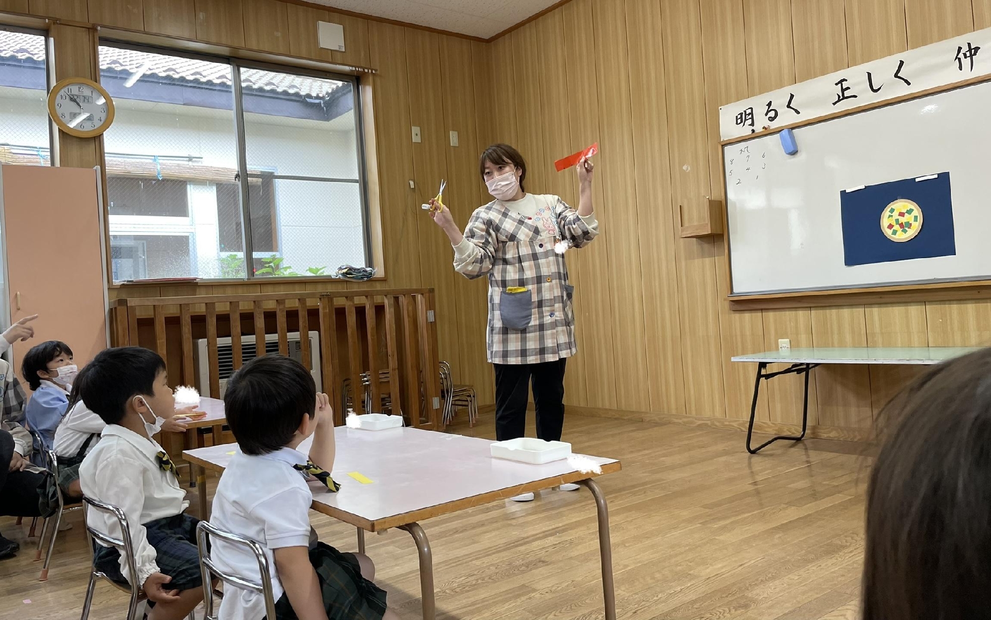 初めてのハサミとのり✂️